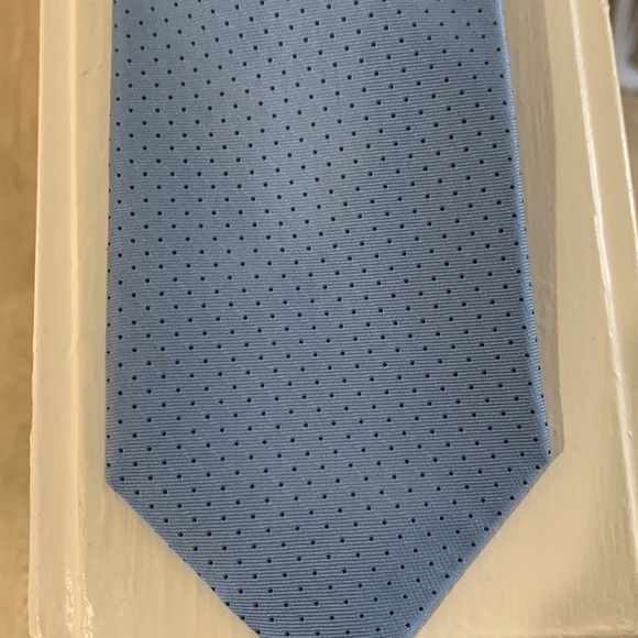 Jos. A. Bank Blue Dotted Necktie - Picture 4 of 4